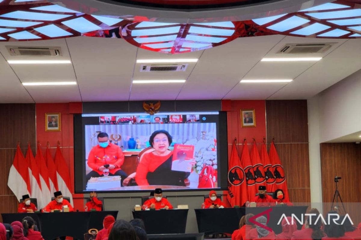 Megawati: Perempuan PDIP harus percaya diri dan berani bicara