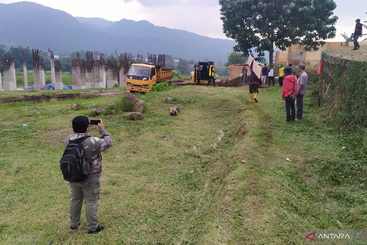 Eril dimakamkan di lahan keluarga di Cimaung Bandung