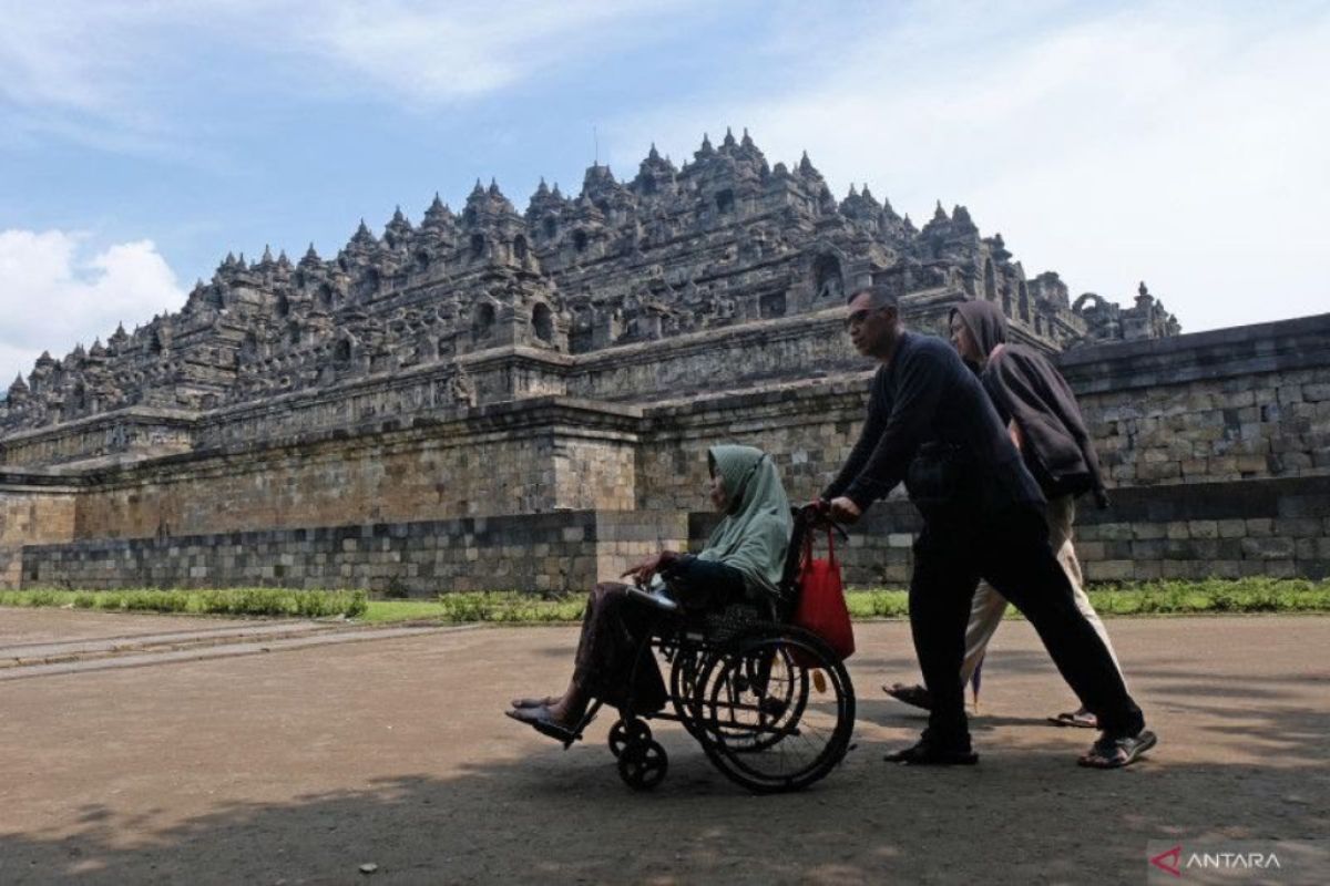 PT TWC: tiga kategori pengunjung bisa naik Borobudur gratis