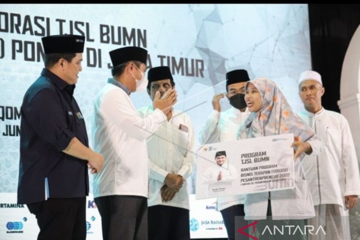 Menteri Erick Thohir serahkan bantuan vokasi pondok pesantren