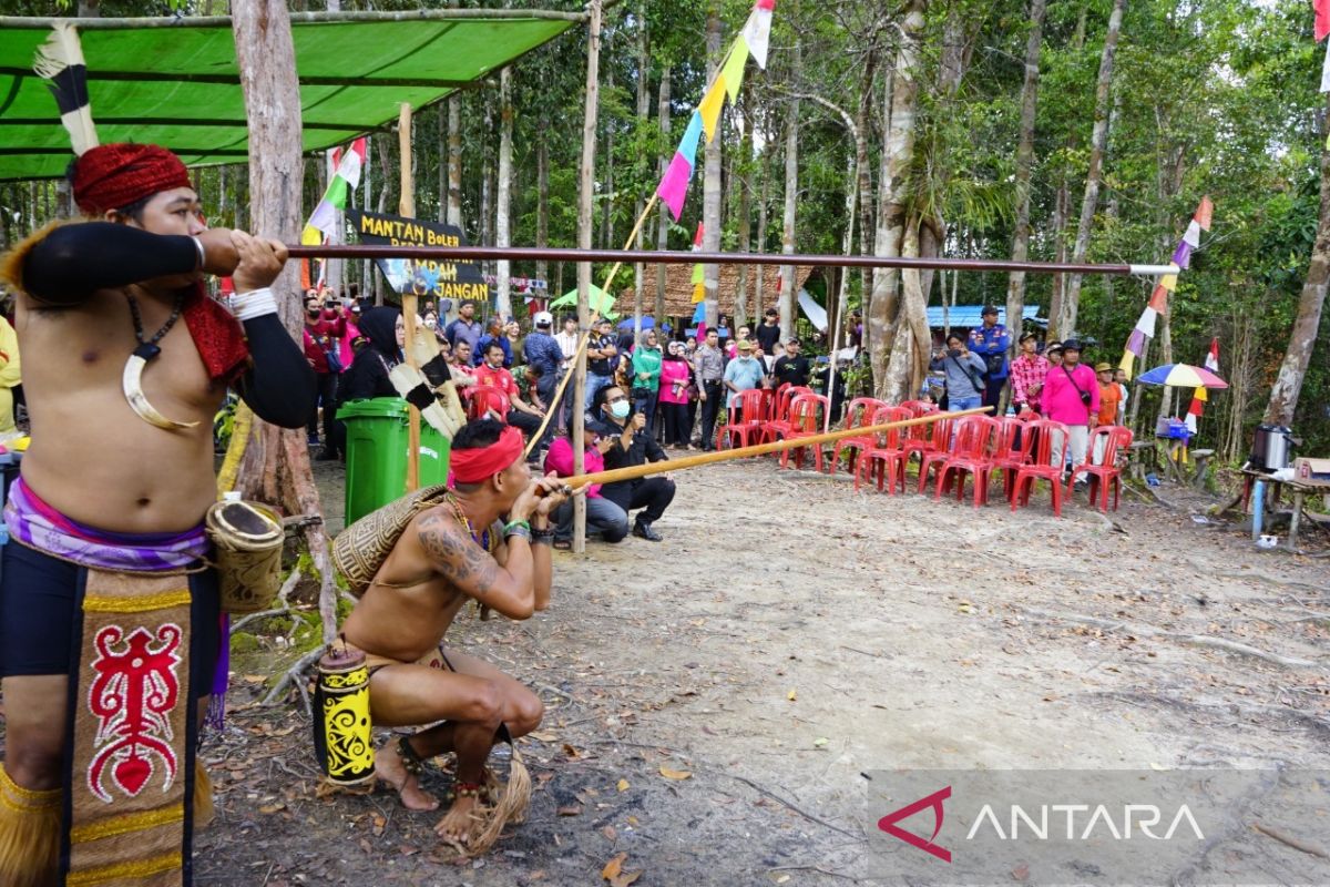 CSR perusahaan di Kabupaten Landak diminta untuk majukan pariwisata