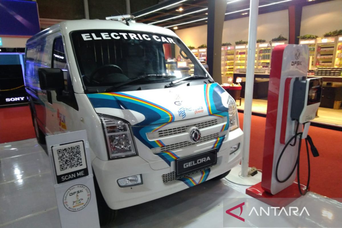 DFSK sebar promo dan kenalkan mobil listrik Gelora E di Jakarta Fair