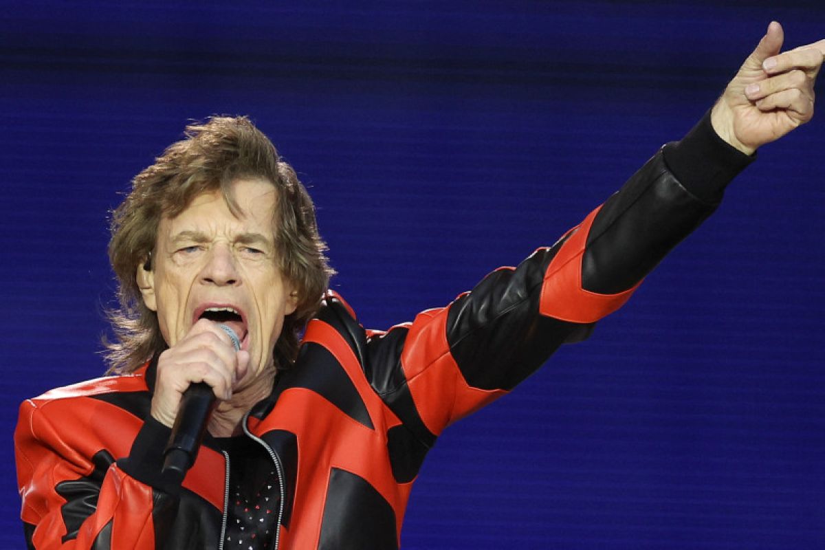Konser Rolling Stones ditunda karena Mick Jagger positif COVID-19