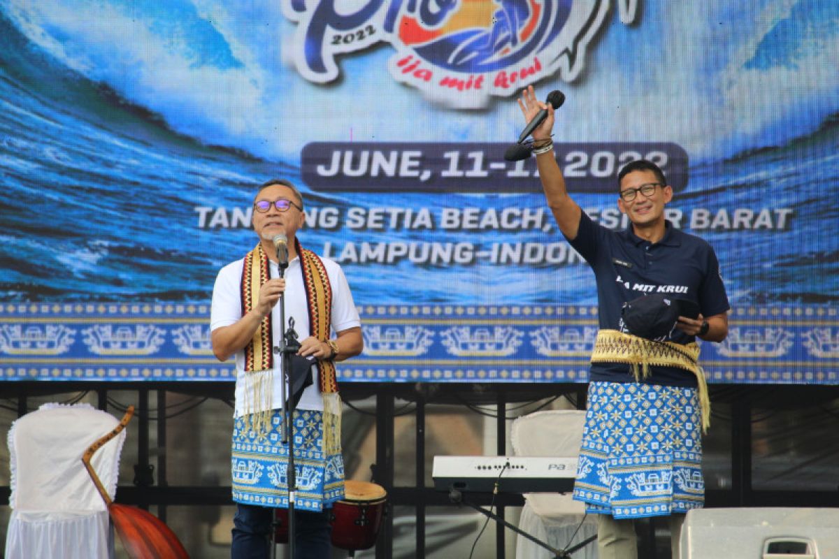 Sandiaga ingin padukan wisata kopi dan pantai di Lampung