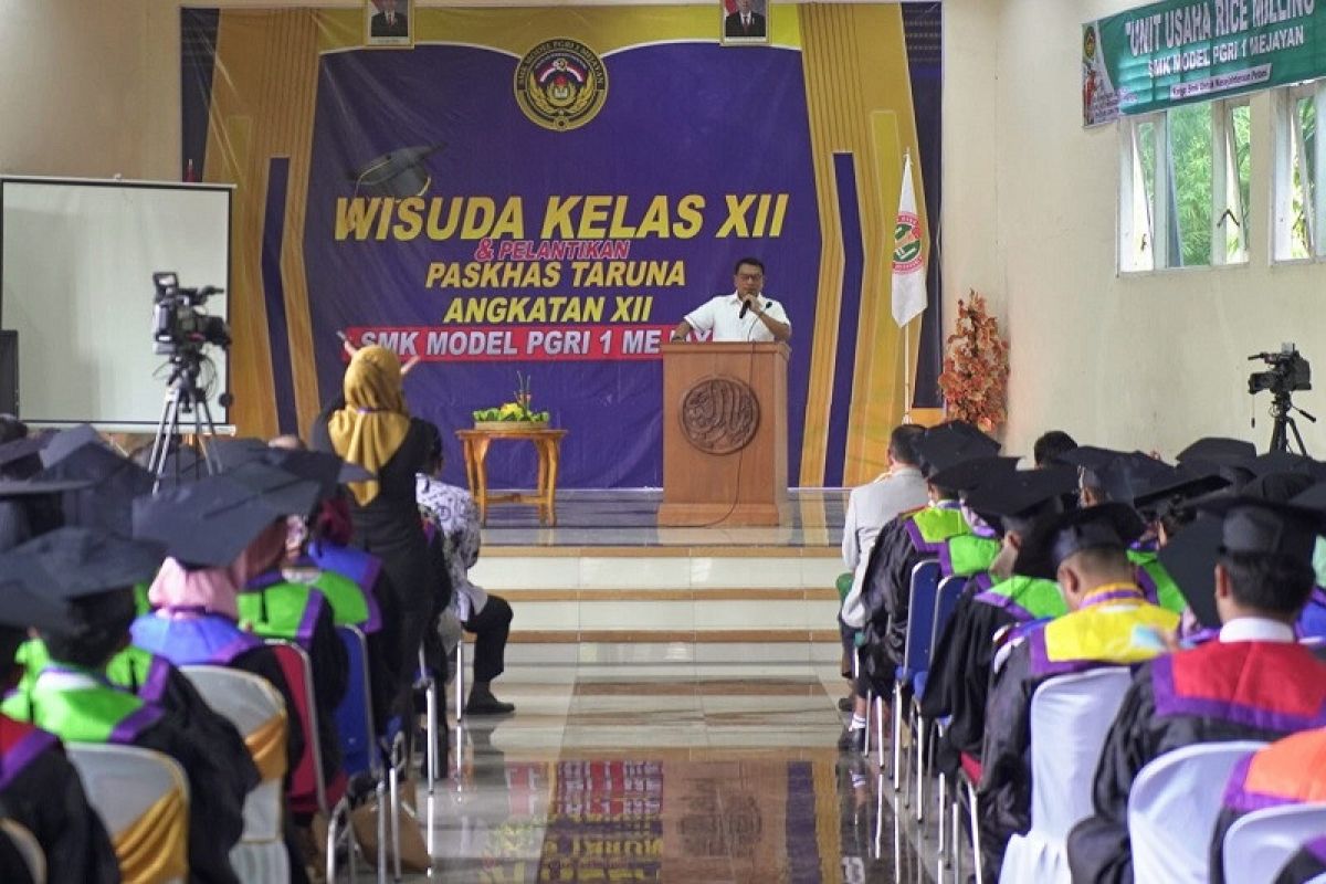 Moeldoko menantang lulusan SMK untuk bertani