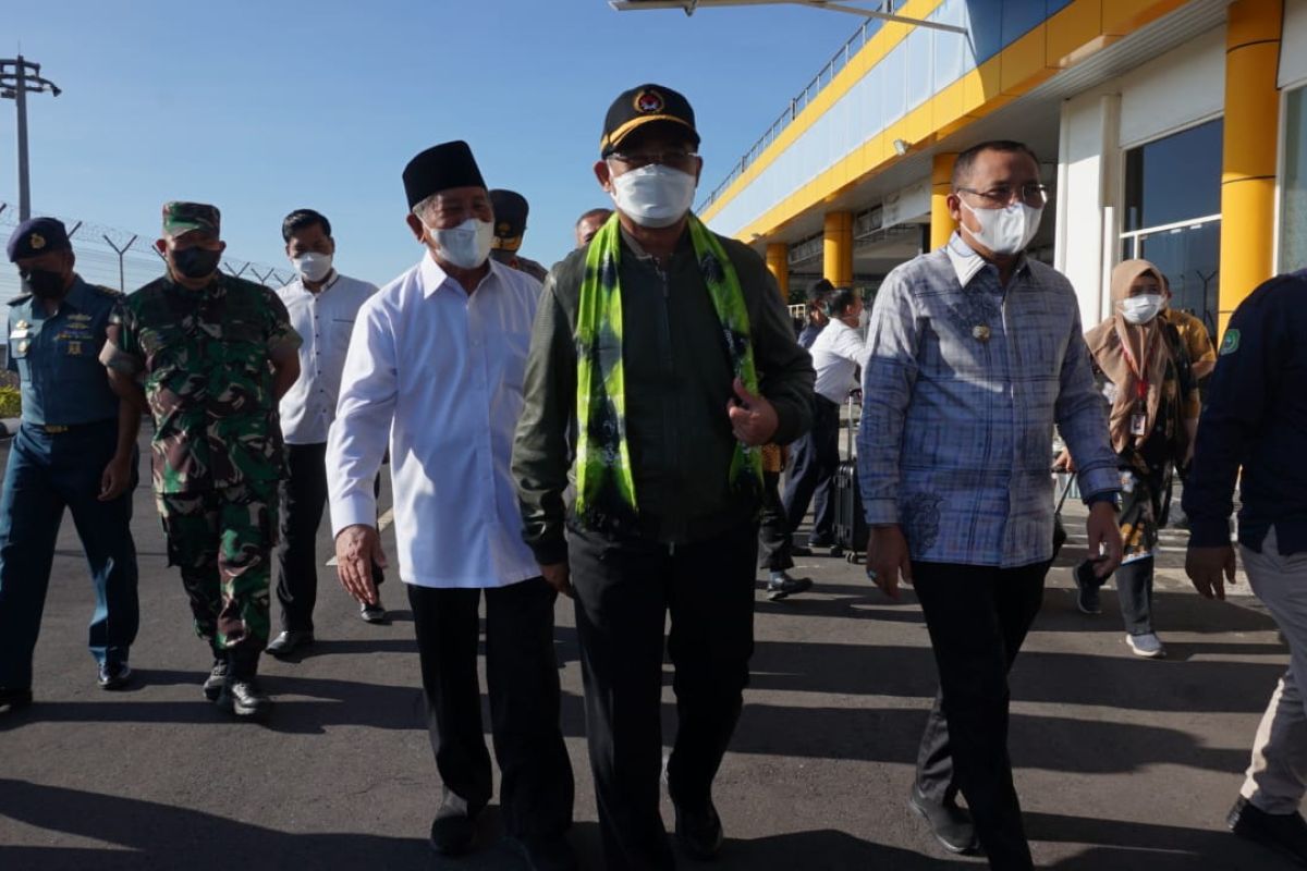 Menko PMK lakukan kunjungan kerja ke Maluku Utara, sempatkan bersepeda di Car Free Day