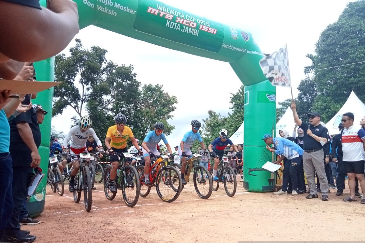 Pesepeda dari berbagai daerah ikuti Wali Kota Jambi Cup Open MTB XCO