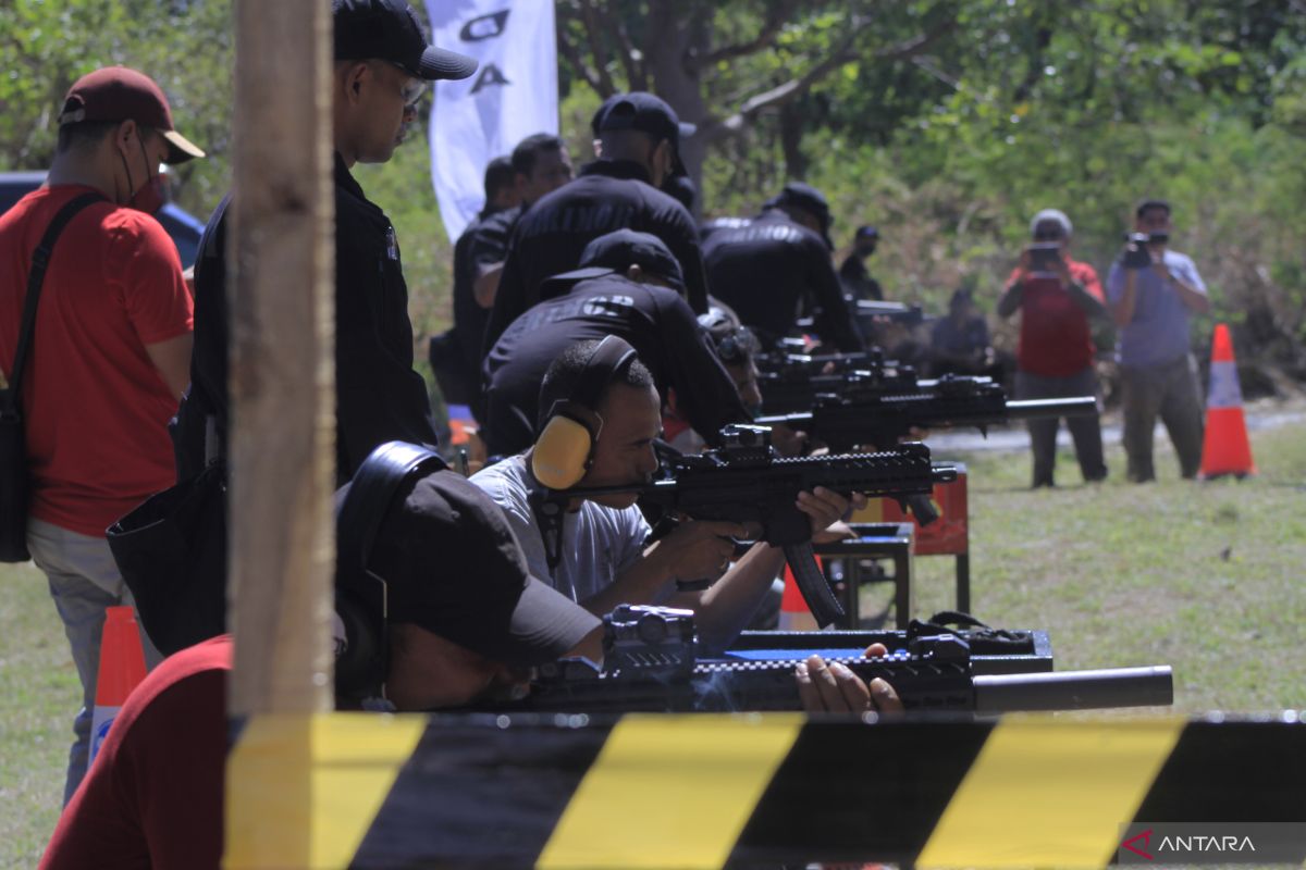 Puluhan wartawan NTT ikuti lomba menembak di Kupang