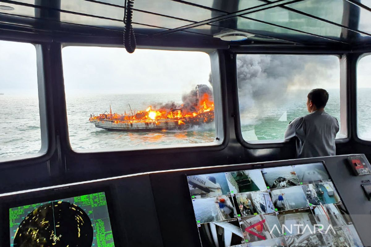 Satu orang meninggal dunia dalam kebakaran kapal di perairan Karimun