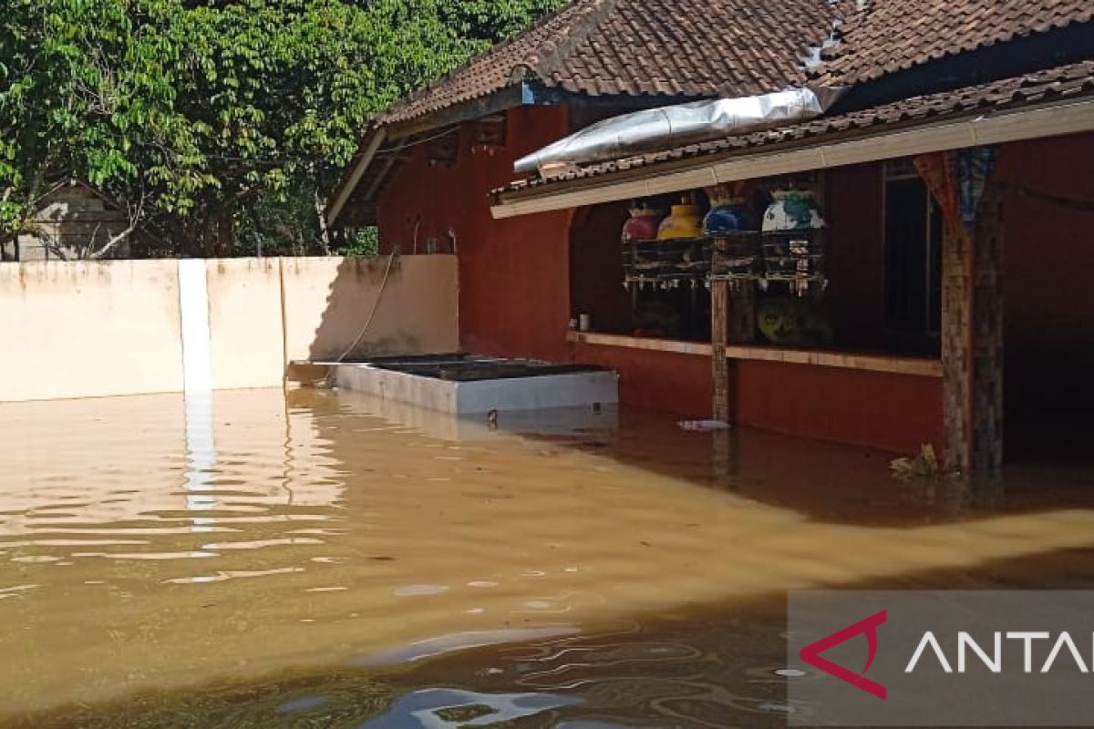 Banjir di OKU rusak ratusan los pedagang di Pasar RS Sriwijaya