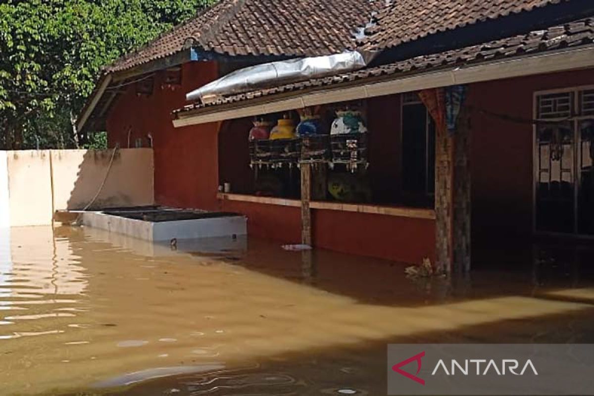 Banjir di OKU Sumsel rusak ratusan los pedagang di Pasar RS Sriwijaya