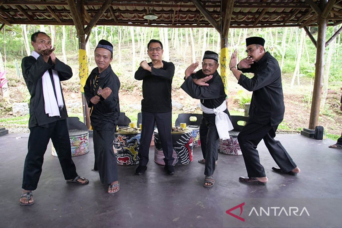 Moeldoko berdialog dengan pendekar sekaligus petani di Madiun