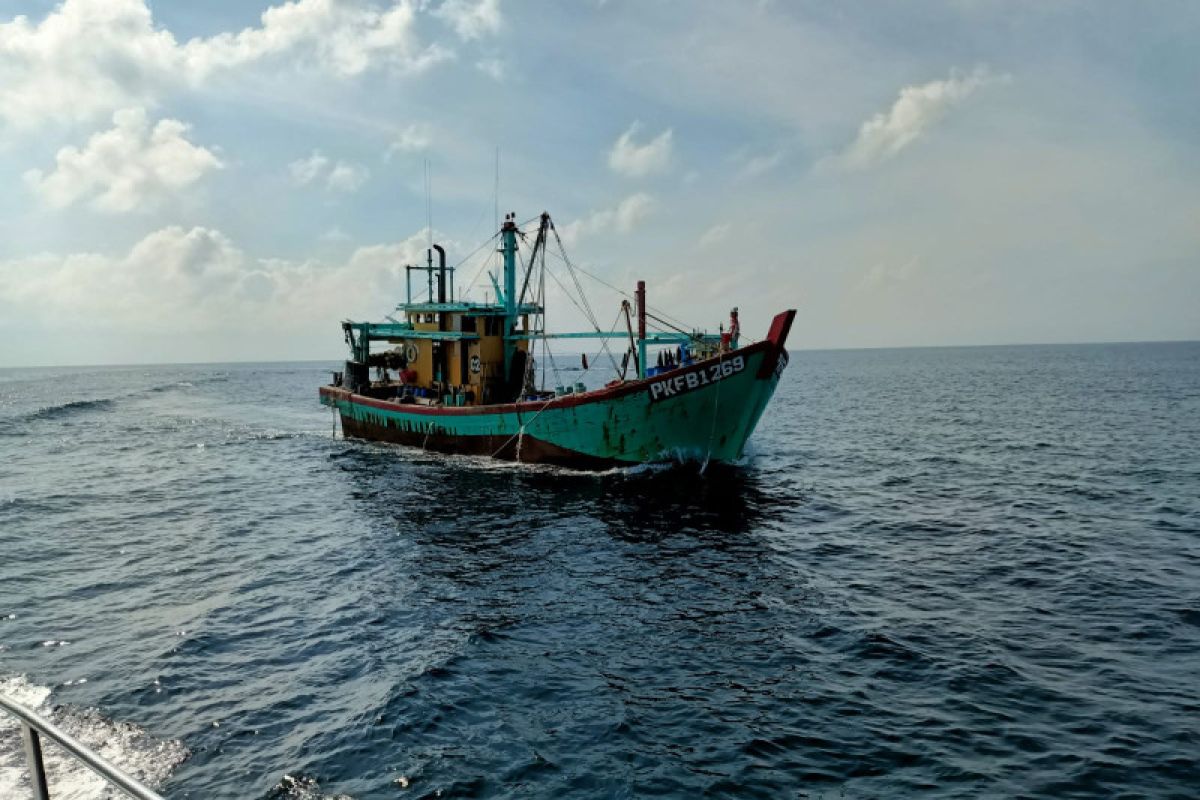 Kapal Malaysia tangkap Ikan secara ilegal di Selat Malaka