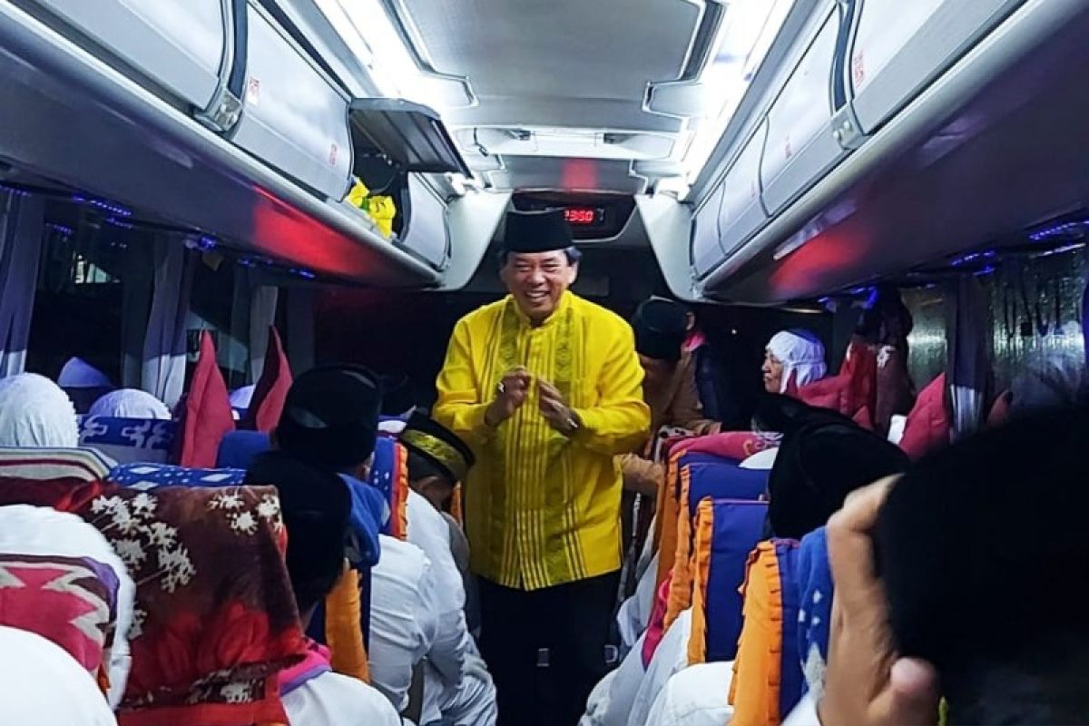 15 Tahun, Partai Golkar Tapsel beri bingkisan buat jamaah haji Kota Padang Sidempuan