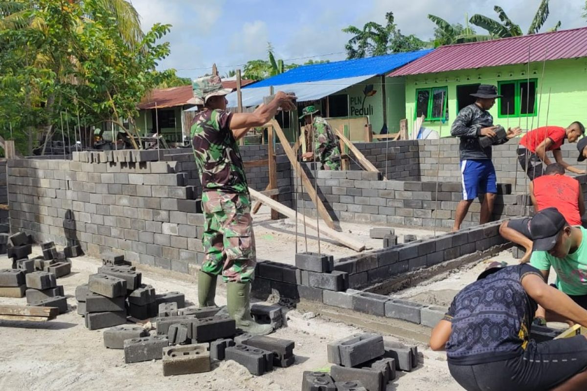 PLN manfaatkan FABA PLTU Ropa untuk bedah rumah prajurit TNI KODIM 1603 Sikka