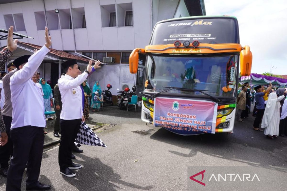 Fransiskus Diaan lepas keberangkatan 59 calon haji asal Kapuas Hulu