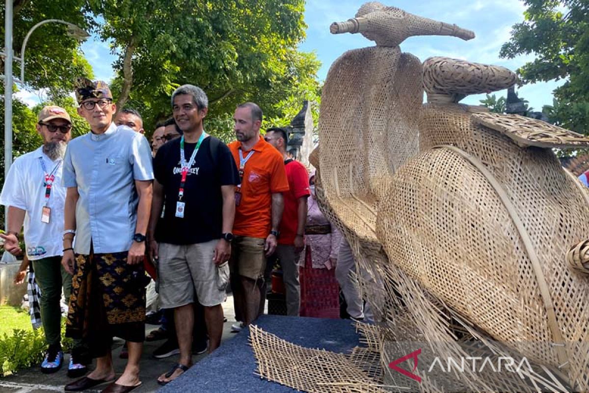 Menparekraf Sandiaga Uno apresiasi Vespa World Days 2022 di Bali