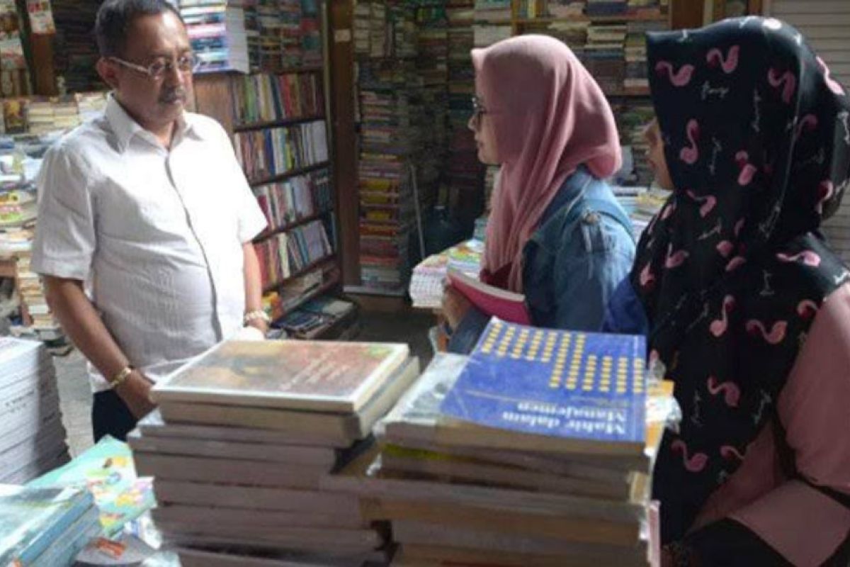 Wawali dorong pengembangan perpustakaan berbasis TI di Surabaya