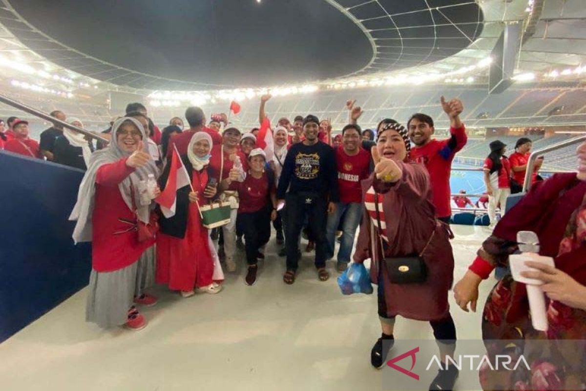 Suporter Indonesia terus semangati timnas meski kalah dari Yordania
