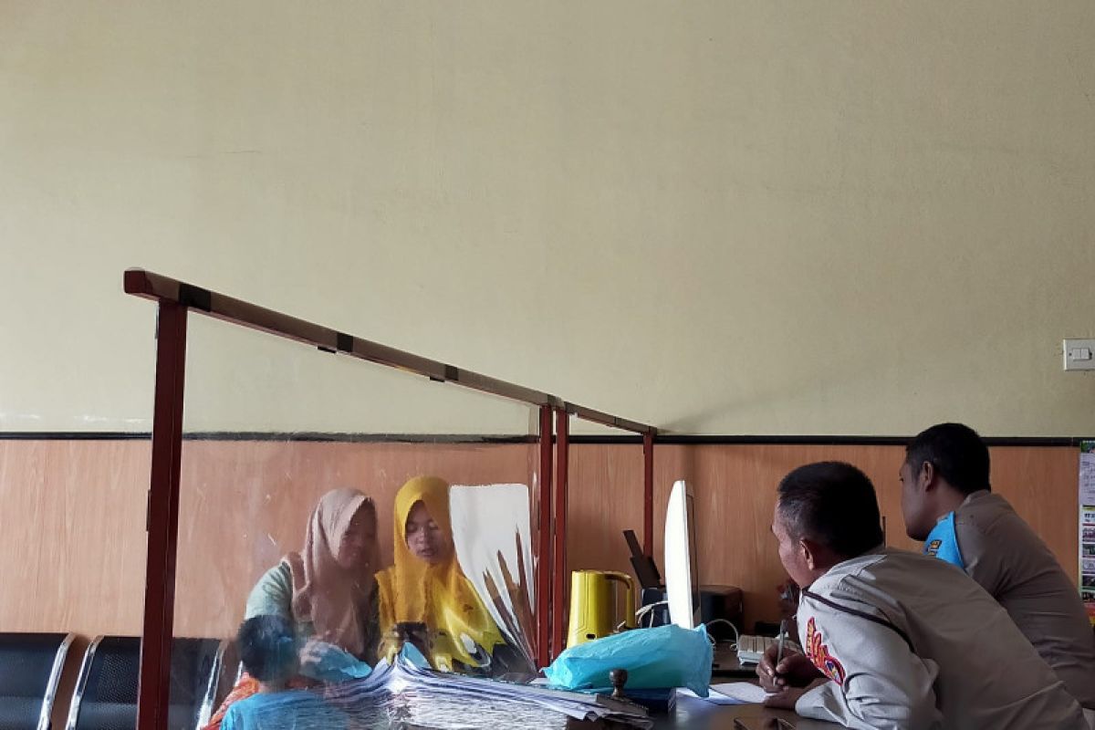 Asyik belanja sayur, "handphone" seorang emak-emak di Lombok Timur raib