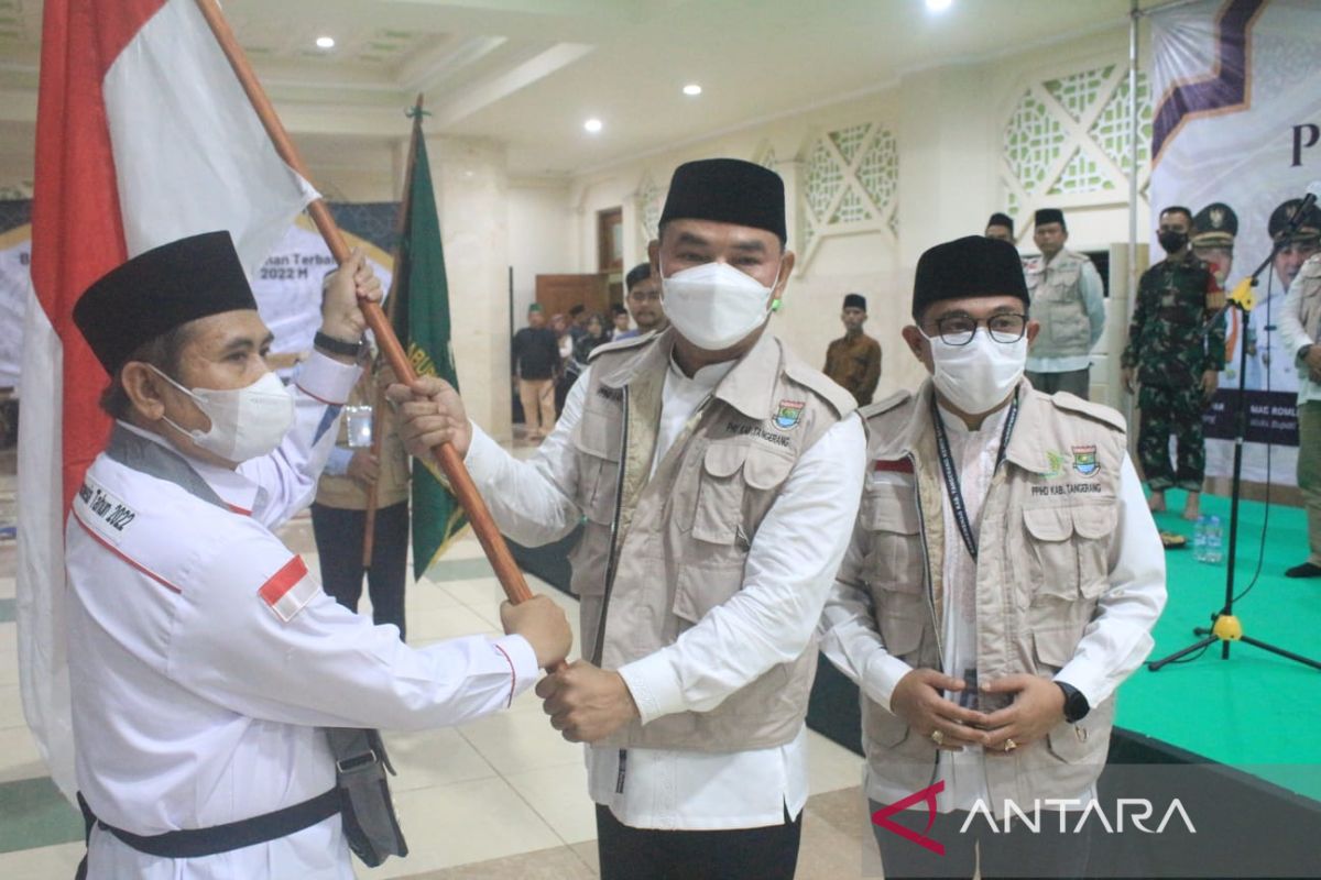 Sebanyak 384 calon haji asal Kabupaten Tangerang diberangkatkan ke asrama haji