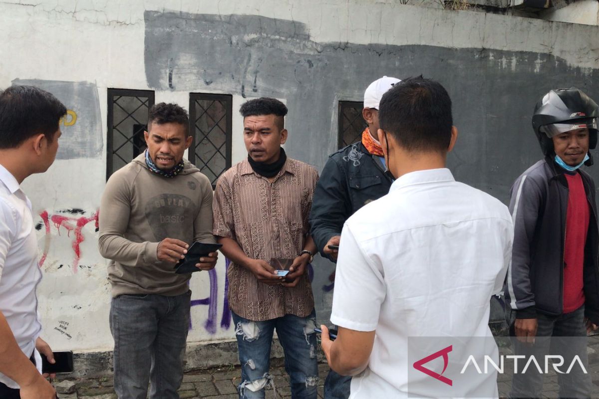 Polisi tangkap tujuh penagih utang dari perusahaan pembiayaan karena meresahkan warga