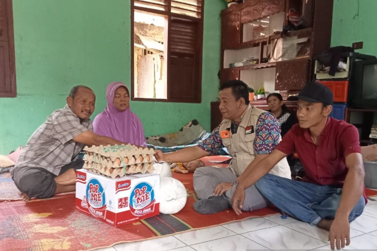 Pemkab Tapsel serahkan bantuan kebakaran Lobu Layan