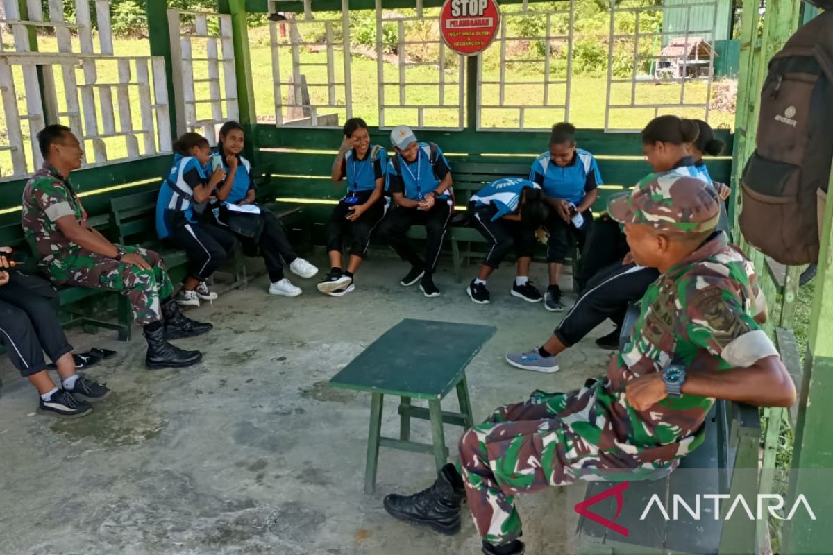 Koramil ajak siswa SMAN 1 Biak Utara jaga toleransi umat beragama