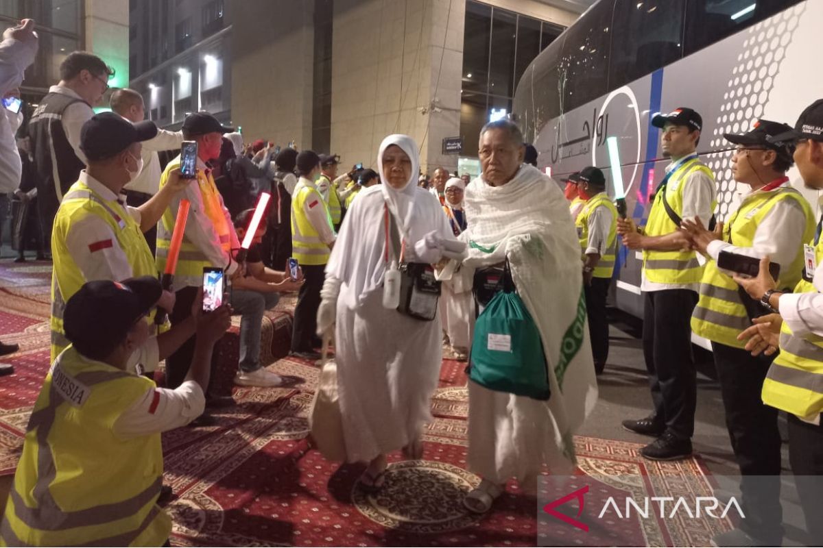 Jamaah calon haji Embarkasi Solo tiba di Mekkah dari Madinah