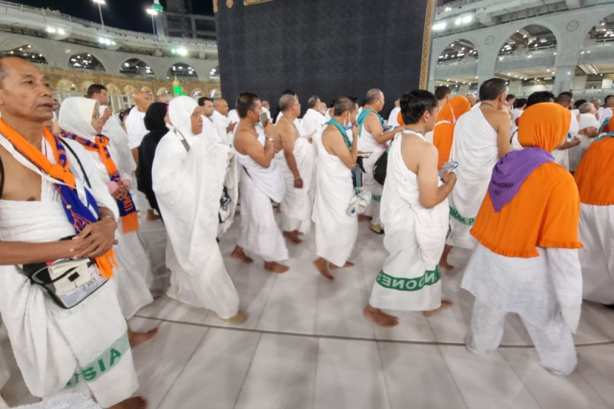 Jamaah Indonesia umrah wajib perdana padati Kakbah