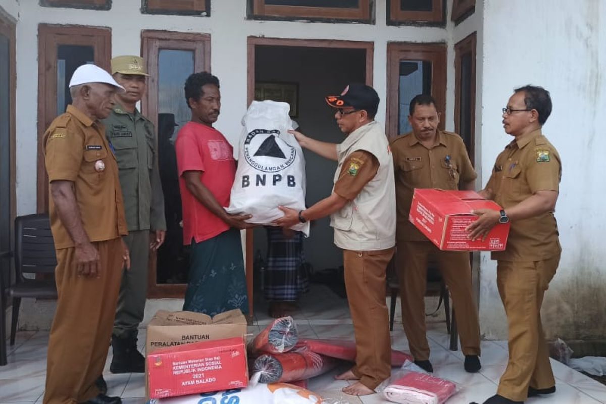 BPBD Manggarai salurkan bantuan bagi 20 keluarga terdampak longsor