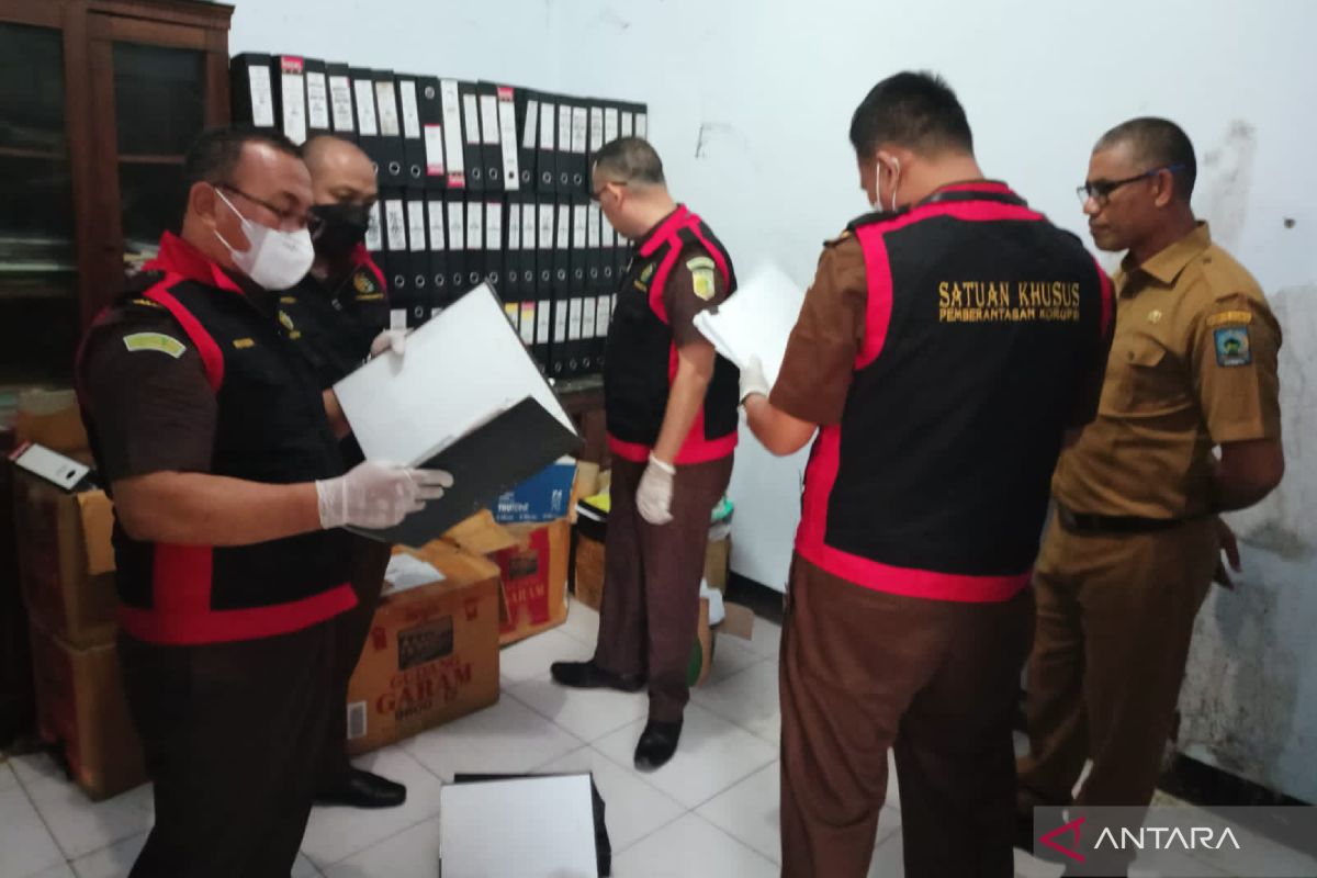 Kejati NTB menggeledah Kantor BPKAD dan Dikpora Dompu