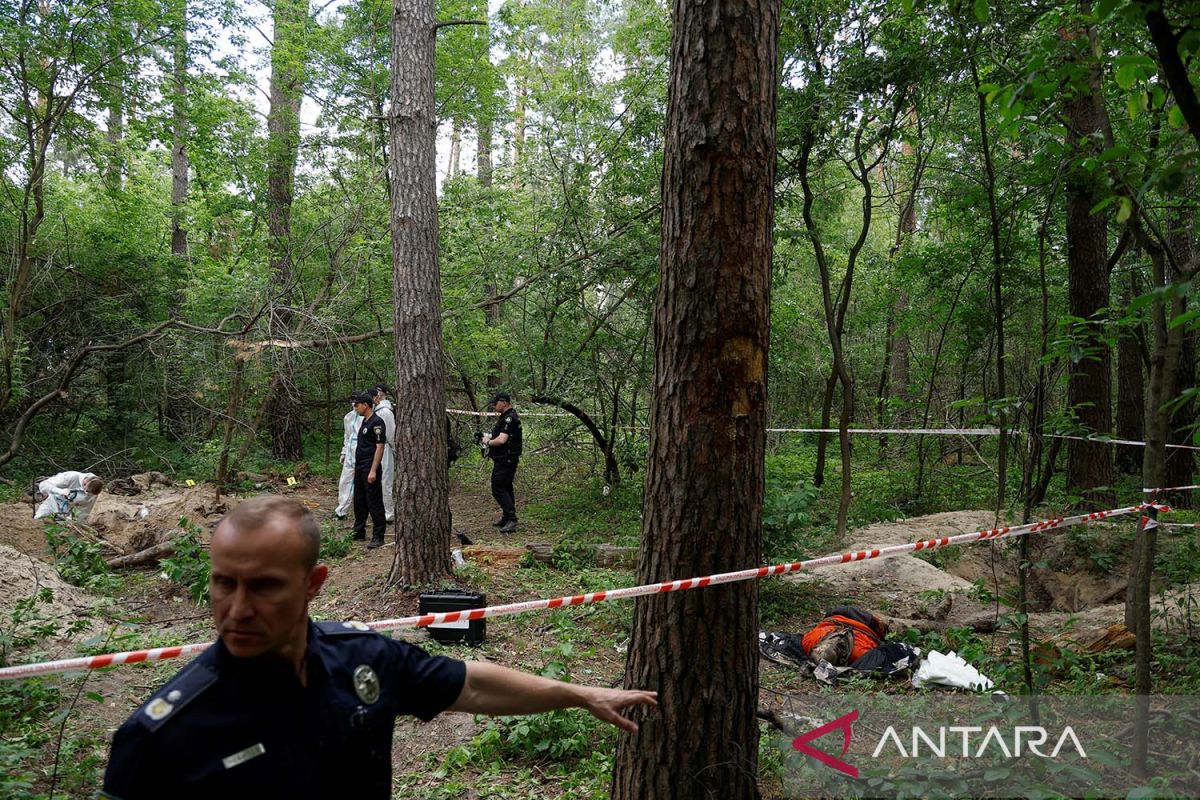 Kuburan massal lebih dari 440 jenazah ditemukan di Izium Ukraina