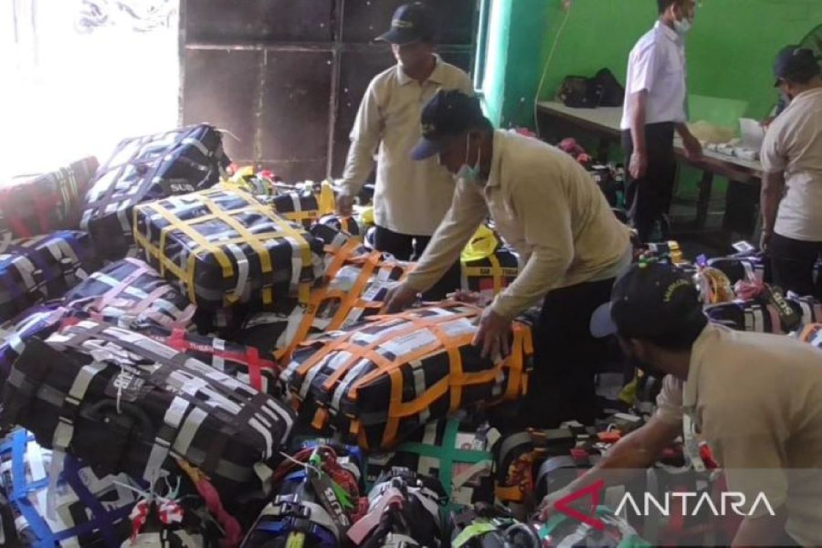 PPIH Embarkasi Surabaya temukan teko dan kopi di koper seorang calon haji