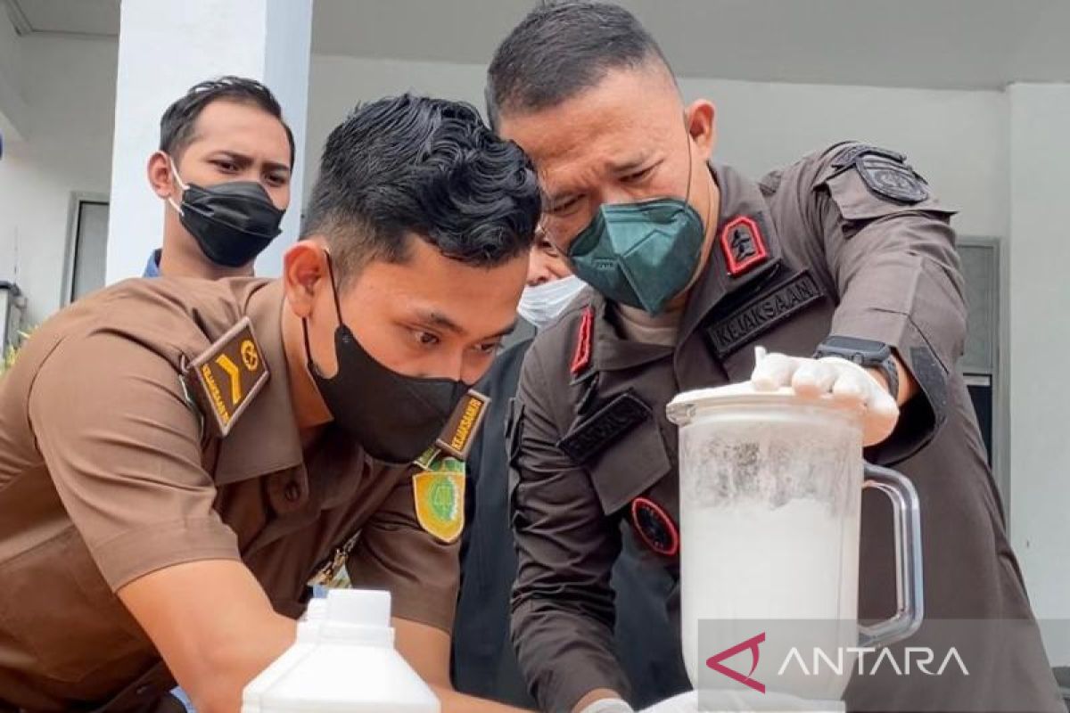 Kejari Aceh Barat musnahkan barang bukti sabu, uang palsu dan 1,8 kg ganja