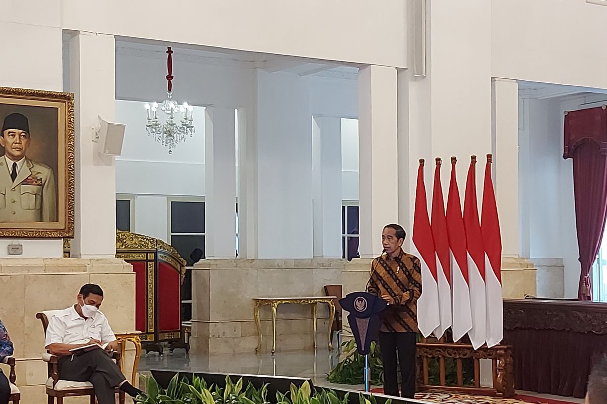 Presiden Jokowi minta tetap beli produk dalam negeri meski harga lebih mahal