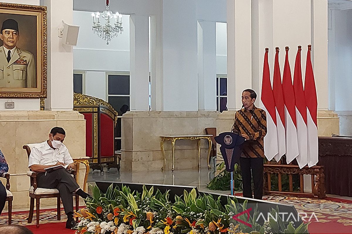 Presiden minta tetap beli produk dalam negeri meski harga lebih mahal