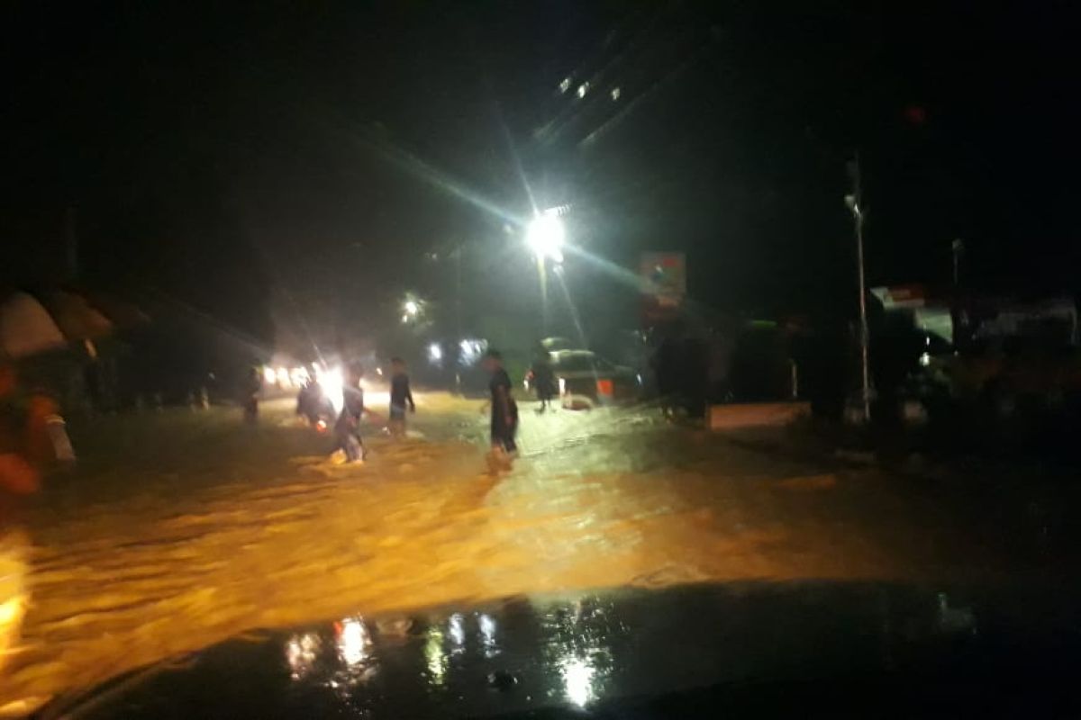 Banjir di Abdya genangi ruas jalan nasional