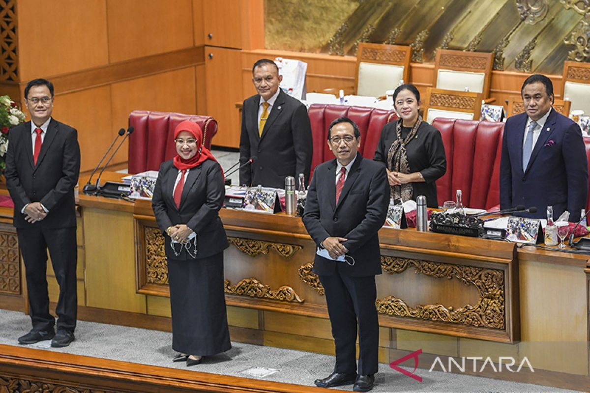 Rapat Paripurna DPR setujui tiga calon anggota DKPP usulan Komisi II