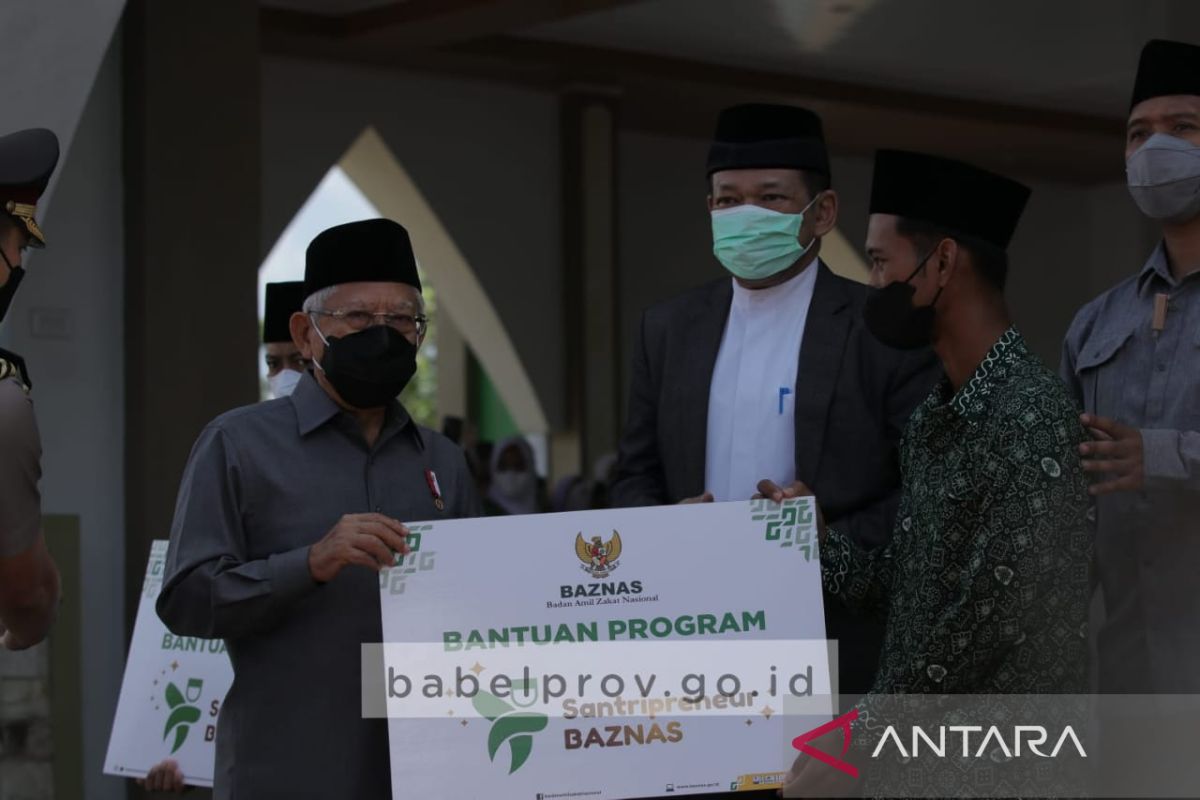 VP provides BAZNAS aid to 5,000 students in Bangka Belitung