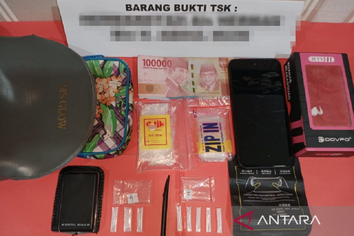 Polisi tangkap pengedar dengan delapan paket sabu di Durian Gantang