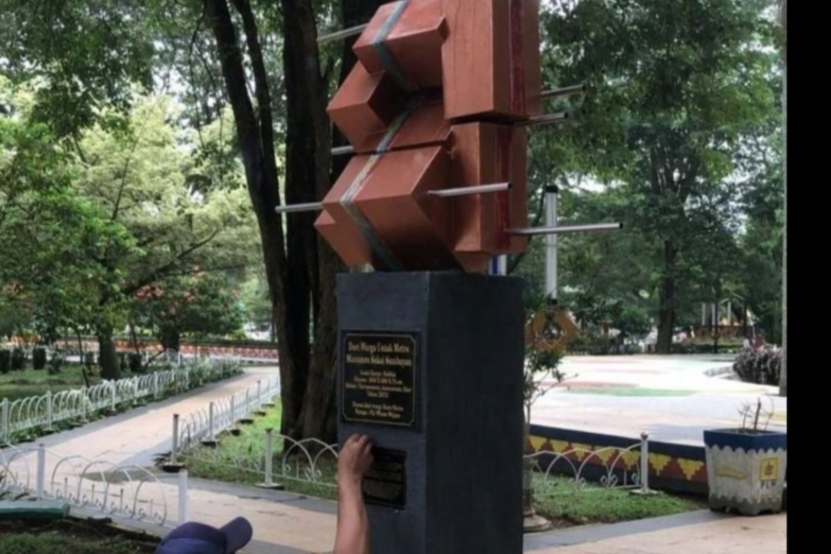 Sakai Sambayan, monumen hadiah komunitas untuk HUT ke-85 Kota Metro