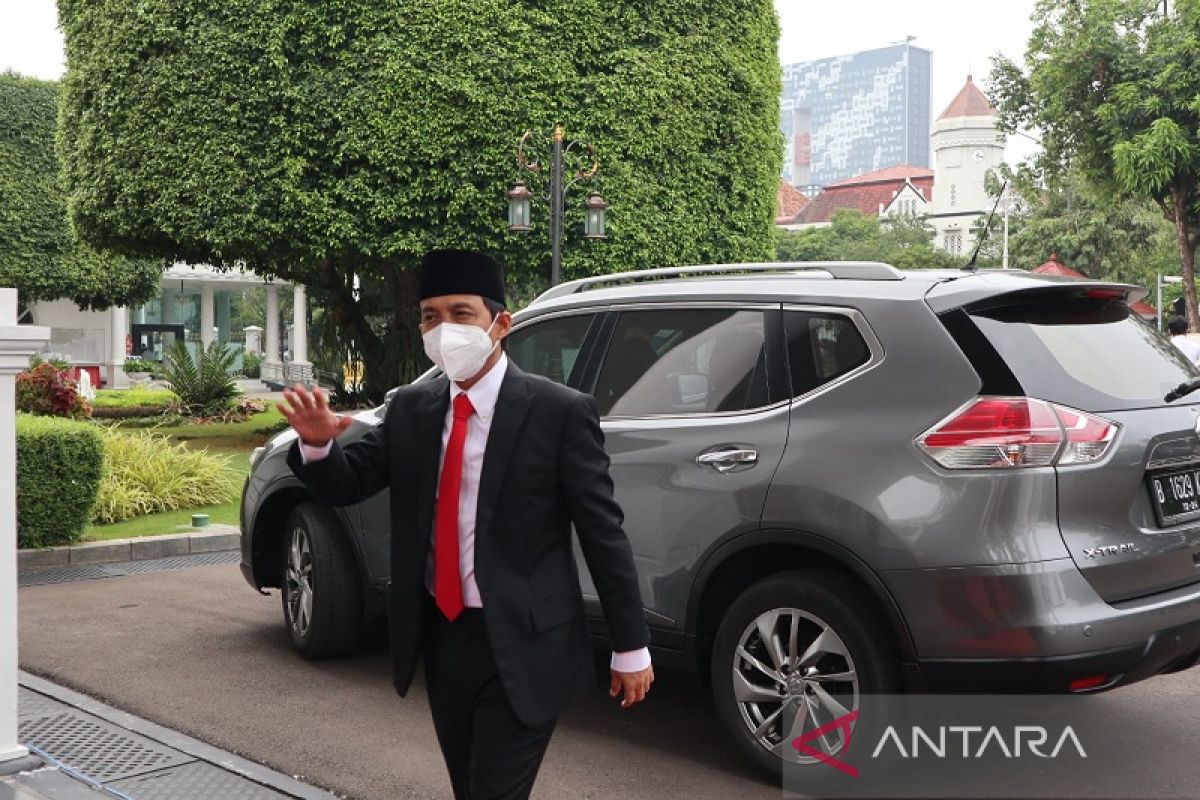 Raja Juli Antoni dan John Wempi Wetipo tiba di Istana