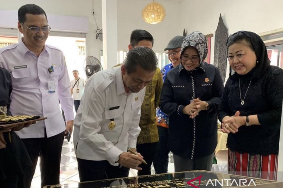 Wagub apresiasi perkembangan usaha kain tenun tradisional di Kaltim