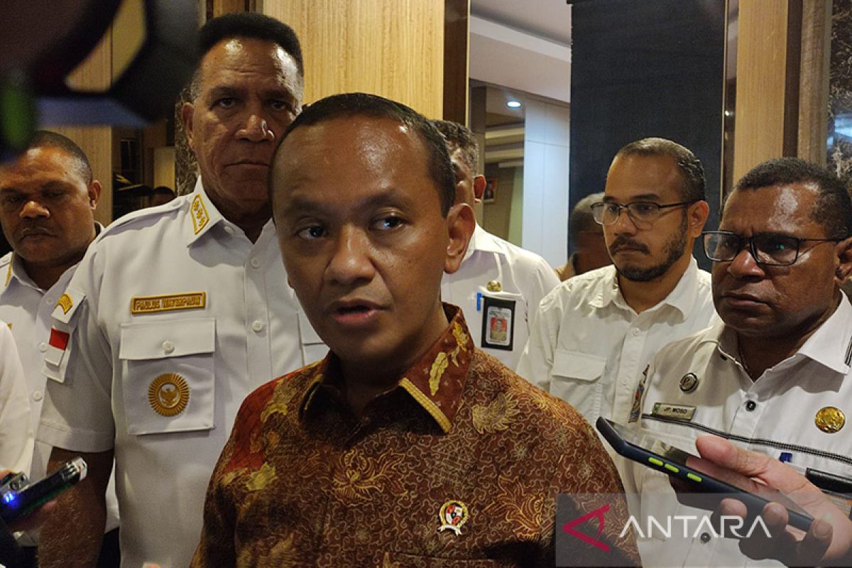 Bahlil perintahkan tutup tambang emas ilegal di Manokwari dan Pegaf