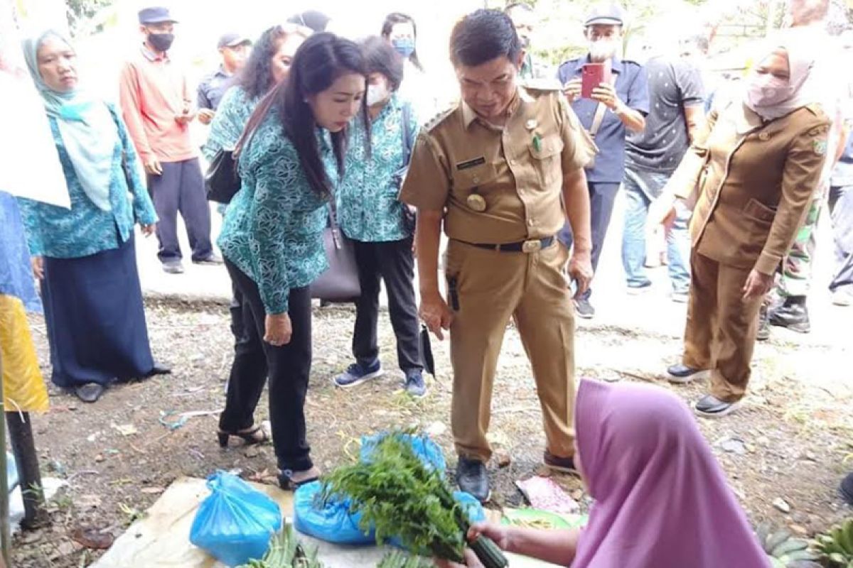 Bupati Bartim berharap Kupang Bersih menang lomba desa tingkat provinsi