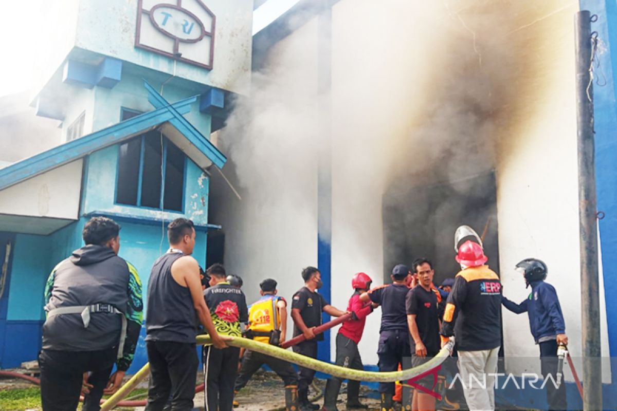 Gedung studio TVRI Kalteng terbakar