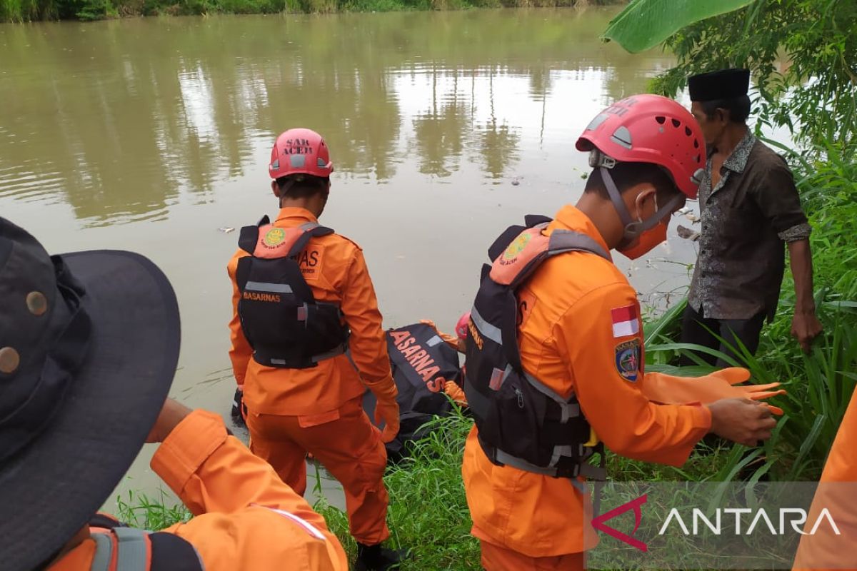 Mayat tanpa busana ditemukan di sungai Krueng Aceh