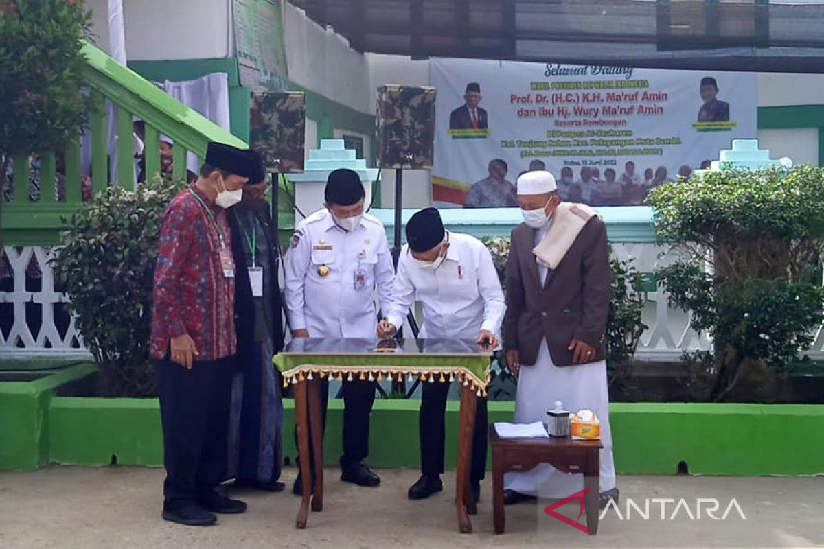 Wapres serahkan santunan dan bantuan kepada masyarakat Jambi