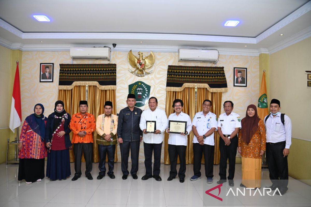 Wali Kota Padang Sidempuan terima penghargaan dari Kemenag